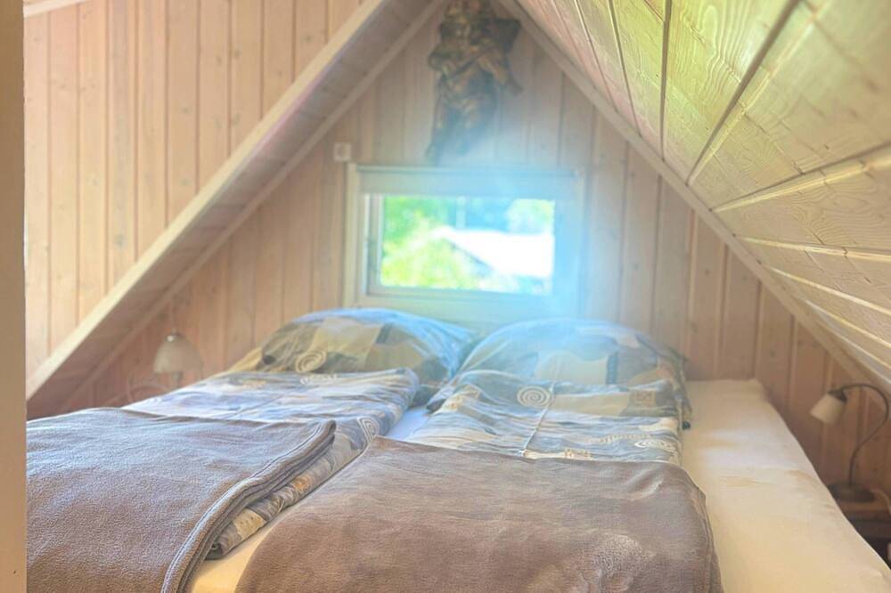 Fannys Hus – Ferienhaus mit Panorama-Sauna am Fluss in Småland in Kronoberg