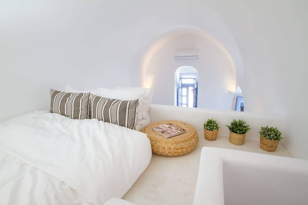 Twin Cave House - Oia in Ormos Ammoudiou, Oia