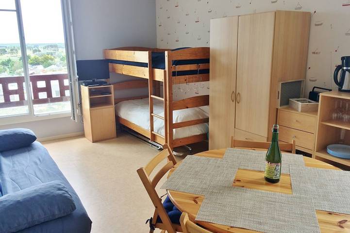Gîte pour 4 personnes, avec balcon ainsi que piscine et jacuzzi à Donville-les-Bains - 2