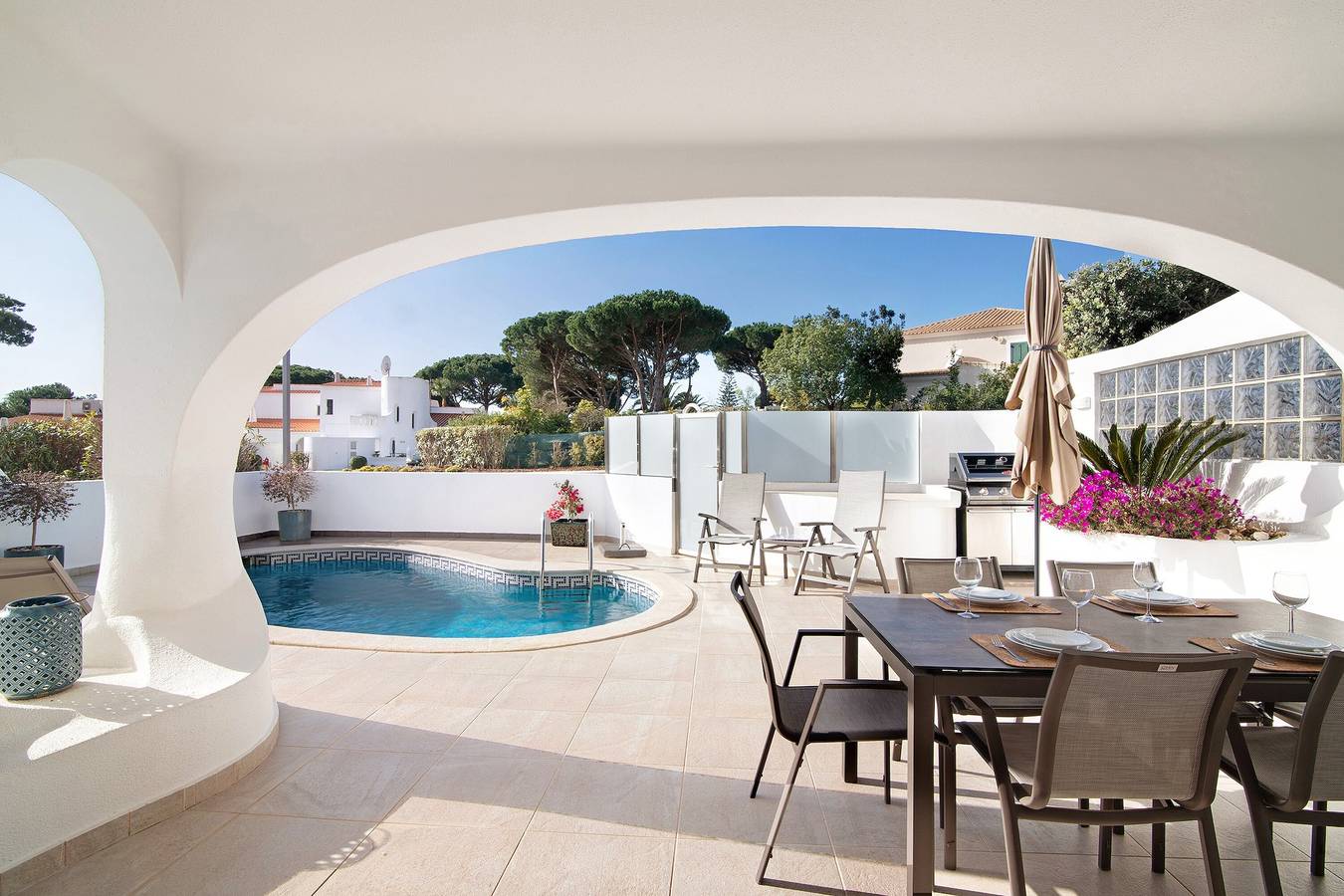 Holiday Home 'Nicola' with Private Pool, Wi-Fi and Air Conditioning in Vale do Lobo, Almancil