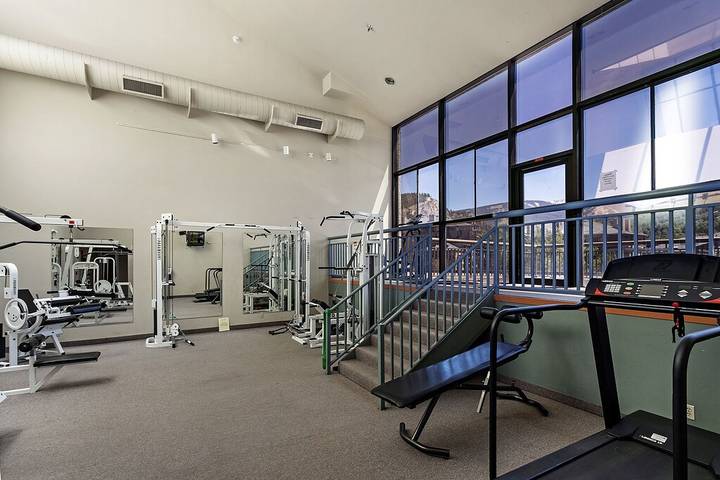 Vacation rental for 8 people, with balcony and yard in Avon