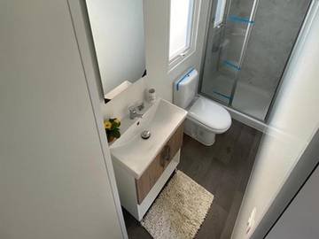 Bungalow per 4 Persone in Comune di Ispra, Provincia di Varese, Foto 3