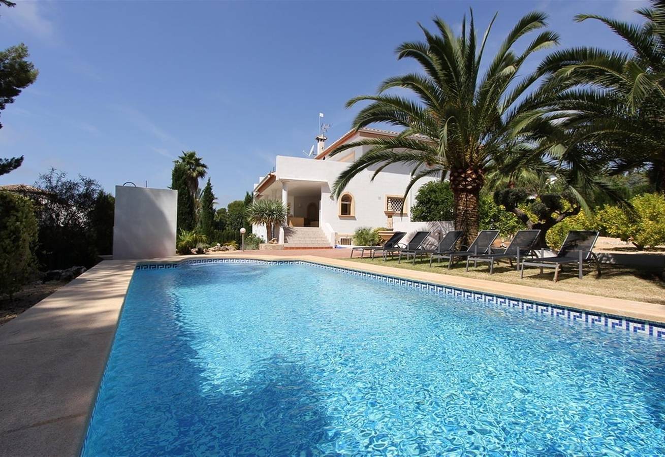 Villa Gloriann with Pool, Wi-Fi, A/C, Terraces & Garden in Moravit, Teulada (Spain)