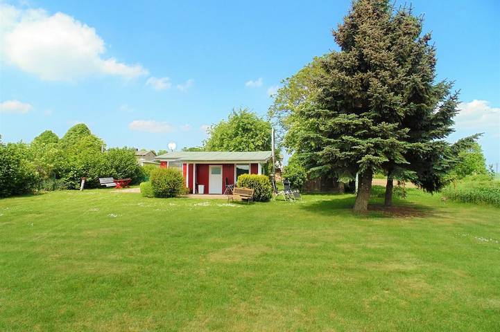 Bungalow für 4 Personen, mit Terrasse und Garten in Damshagen
