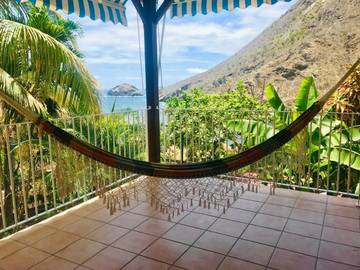 Location de vacances pour 8 personnes, avec jardin et vue dans Les Saintes (Guadeloupe)