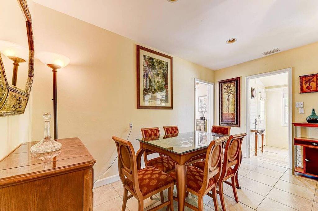 Anastasia Lodge-Family & Dog Friendly Beach Cottage in St. Augustine Beach, St. Augustine