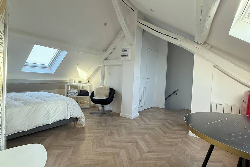 Entire apartment, Studio in the heart of downtown Rambouillet/ Wi-Fi in Rambouillet, Yvelines