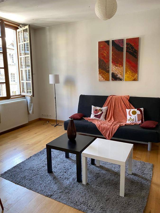 Appartement entier, Two-Bedroom Apartment in Lisieux, Région de Lisieux