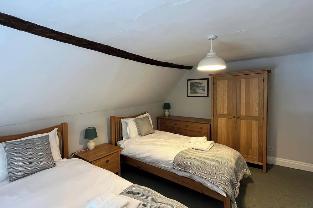 Ivy Cottage, pet friendly, with a garden in West Lulworth in Lulworth Cove, Dorset