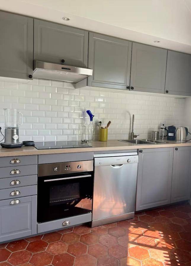 Location de vacances pour 4 personnes, avec terrasse ainsi que vue et piscine à Luzarches - 3