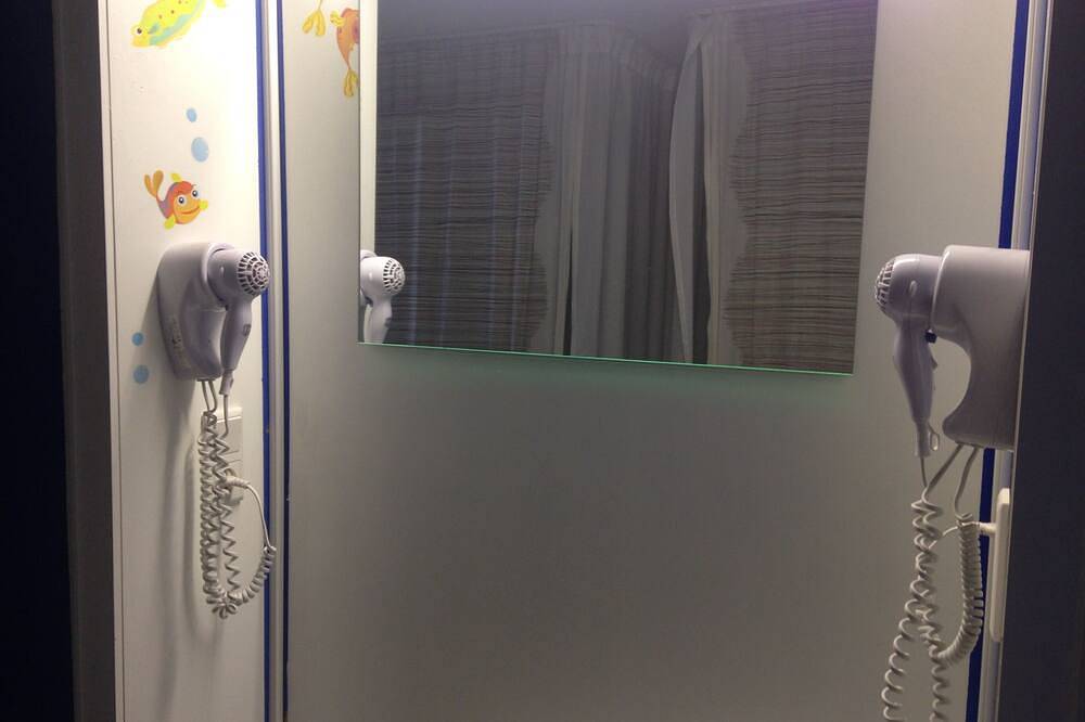 Ganze Wohnung, Dormitorium 1, bei Düsseldorf, Mönchengladbach, Krefeld, Neuss, kein Partyhaus in Kaarst, Niederrhein