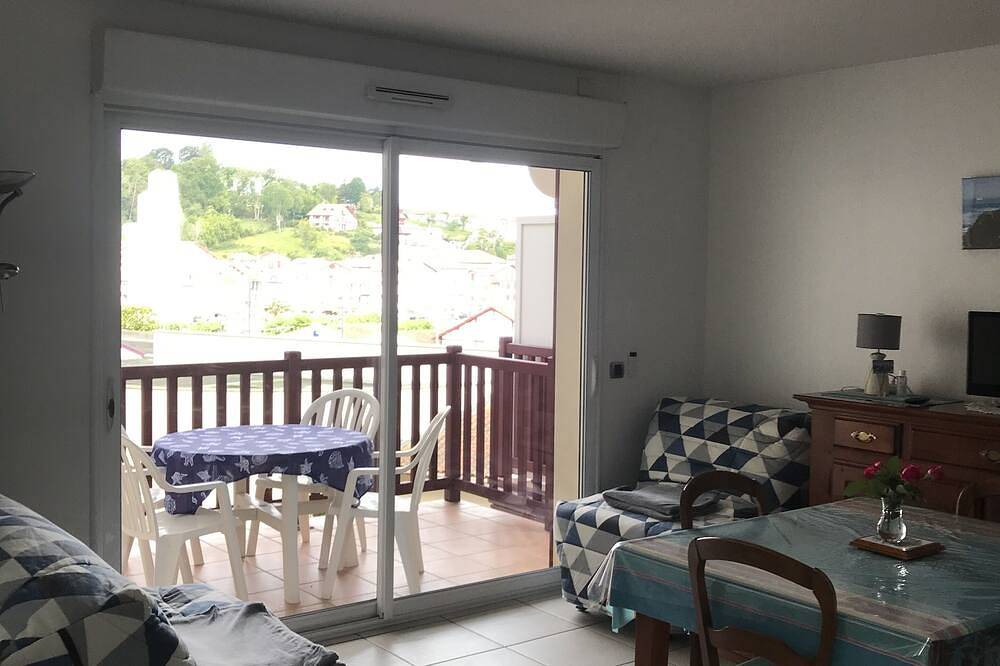 Entire apartment, T2 apartment facing port in Ciboure, Bayonne region