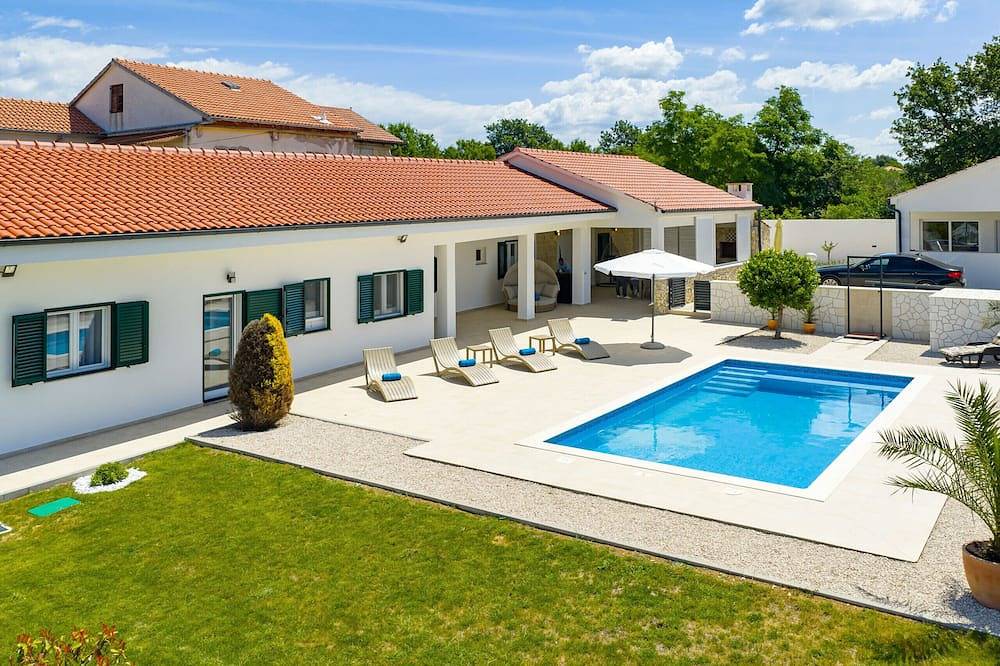 Ferienhaus Luca mit Pool und Terrasse in Vrsi, Zadar
