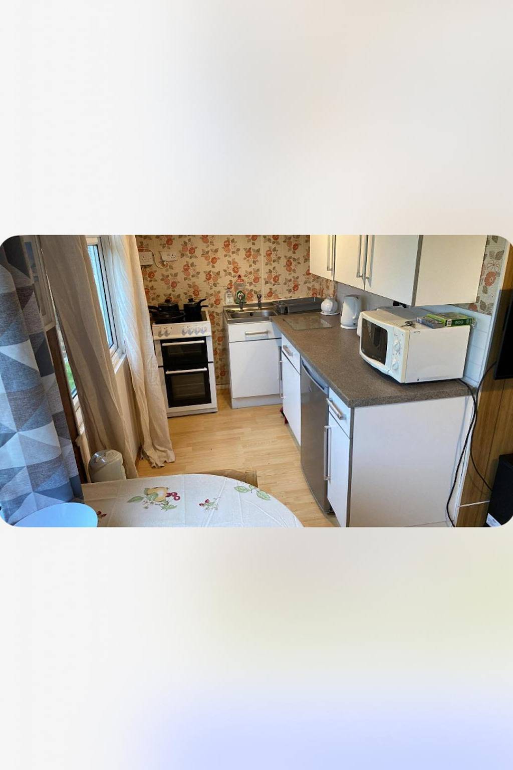 Cabin Sleeps 4 with Parking in Cornwall