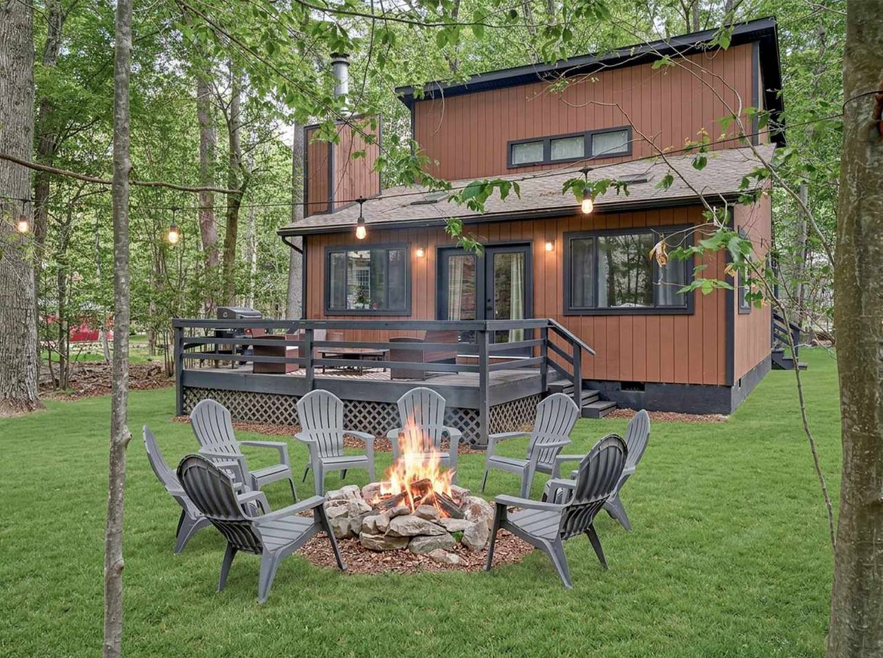 3Br Home w  Outdoor Fun  Lake Fire Pit Games Grill in Condado de Monroe (PA)
