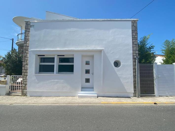 Gîte pour 3 personnes, avec jardin et vue à Étaules