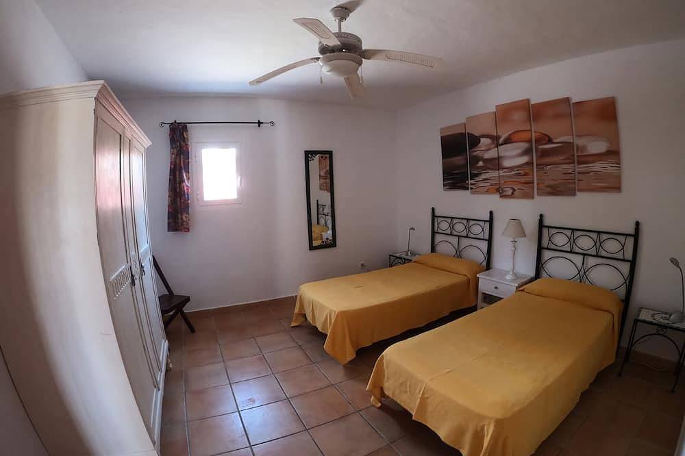 House with pool and garden ideal for families in Sant Jordi de ses Salines, Sant Josep de sa Talaia