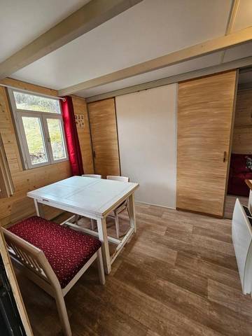 Maison de campagne pour 3 personnes, avec jardin à Treschenu-Creyers