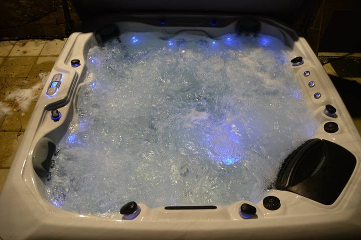 Gîte pour 15 personnes, avec piscine et jardin ainsi que terrasse et jacuzzi, animaux acceptés dans Yonne - 3