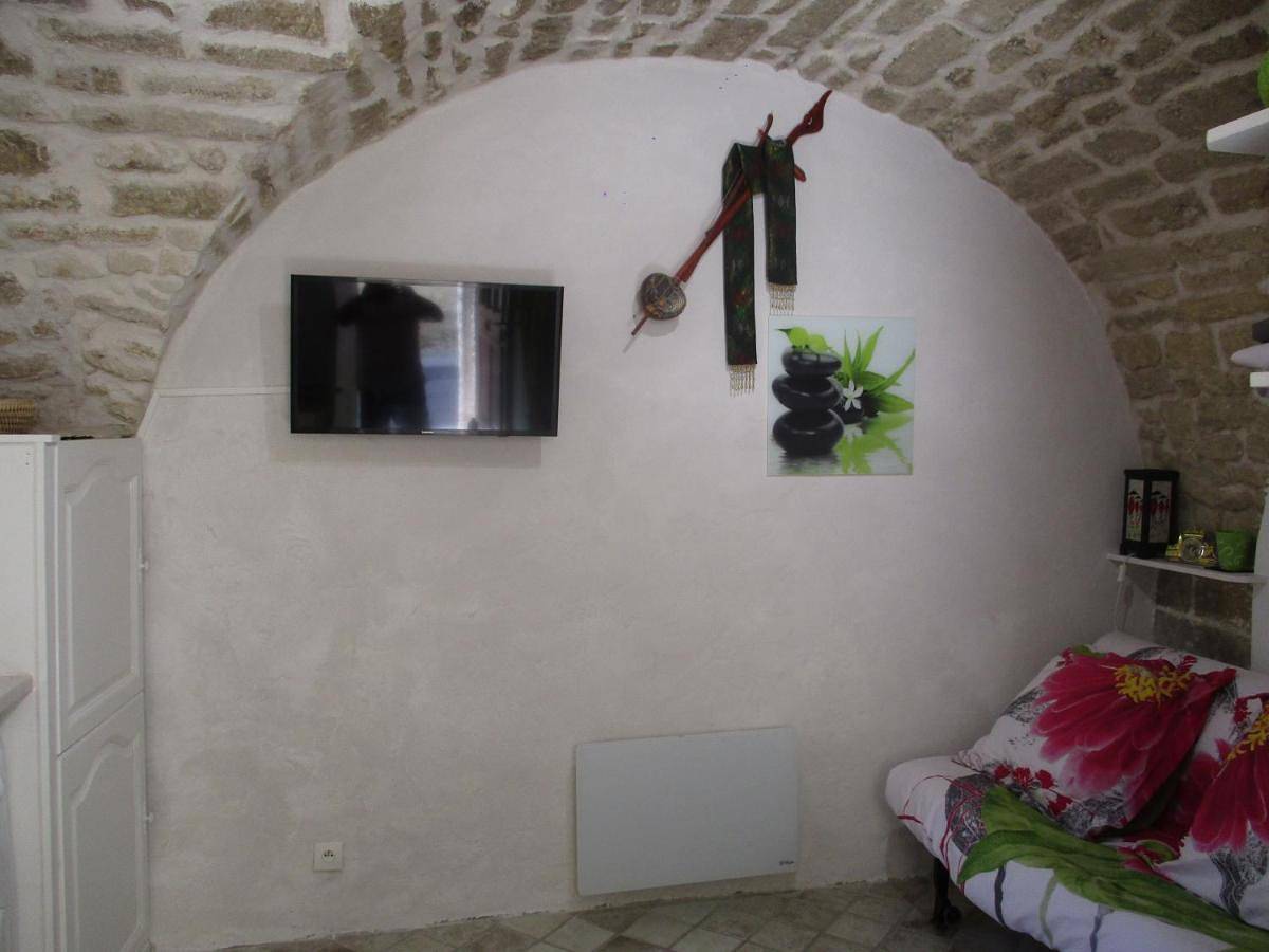 Appartement entier, One-Bedroom Apartment in Aubais, Côte méditerranéenne (France)