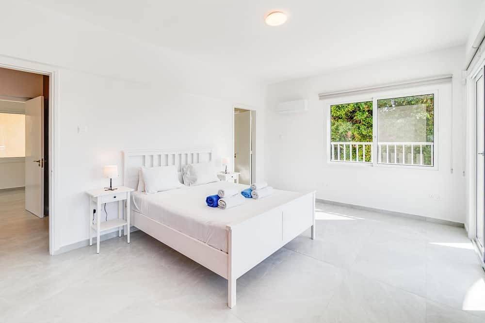 Villa Bettina by Ezoria Villas in Peyia, Chipre Sur