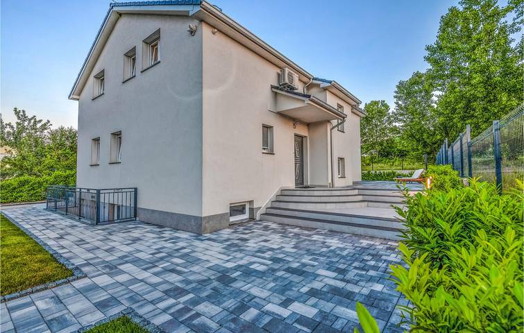 Ferienhaus für 10 Personen, mit Sauna und Terrasse sowie Pool - 1