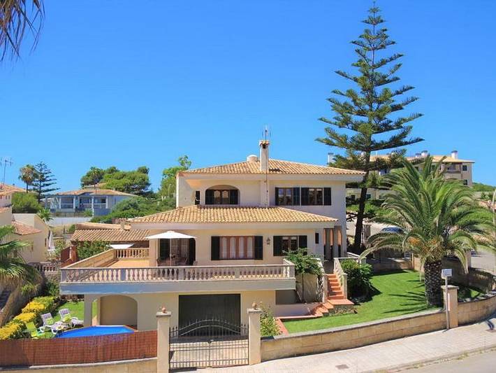 Ferienhaus für 8 Personen, mit Balkon und Terrasse sowie Garten und Pool in Cala Magrana