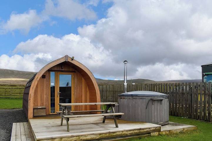 Cottage for 2 people, with garden and hot tub, with pets in the Lake District