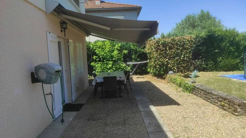 Appartement de vacances pour 3 personnes, avec Terrasse et Jardin ainsi que Bassin pour enfant et Vue