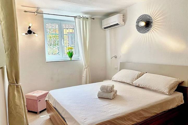 Entire apartment, Stella Marina. Your getaway just a stone's throw from the sea, Ligurian villages, and the French Riviera. in Bordighera, Riviera di Ponente