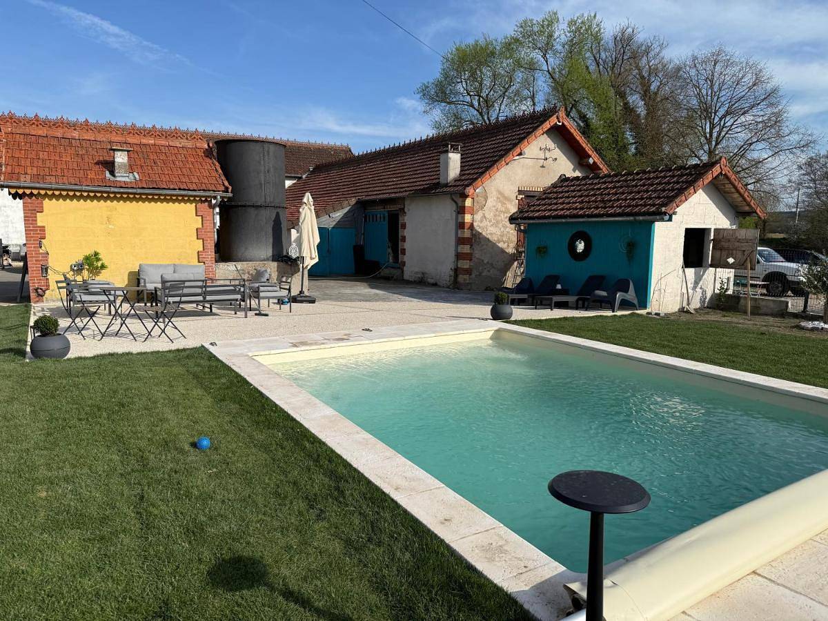 Five-Bedroom House in Épinac, Région d'Autun