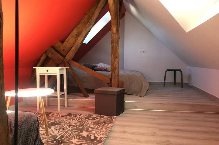 10 minutes from Guédelon, quiet house with large garden not overlooked in Saint-Fargeau, Auxerre und Umgebung