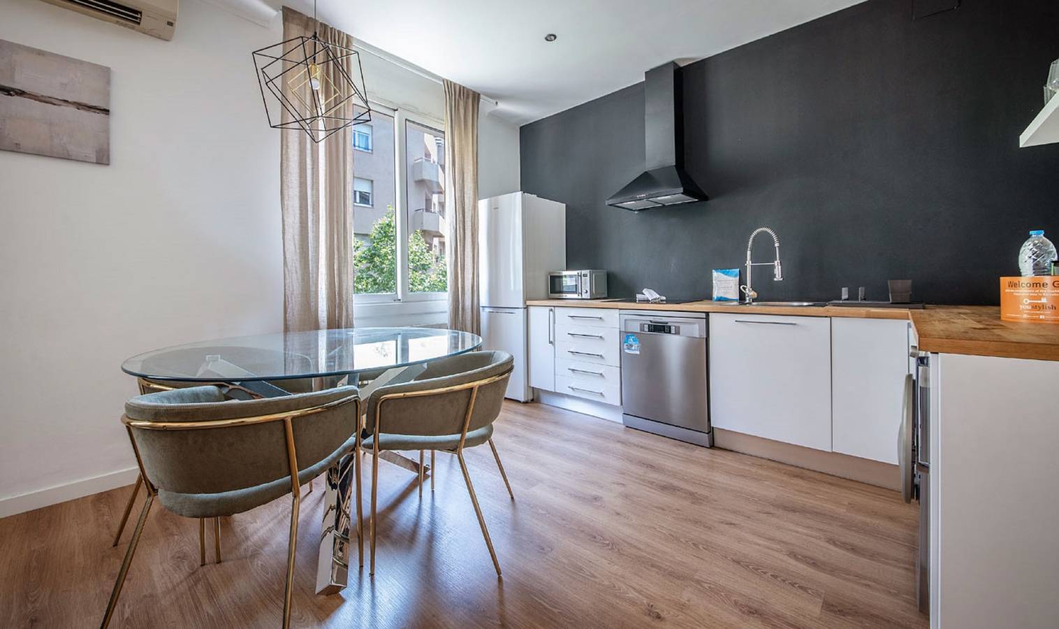 Entire apartment, Holiday apartment for 7 people in Barcelona Centre, Barcelona