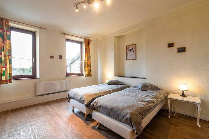 Location de vacances pour 15 personnes, avec jardin et sauna ainsi que terrasse et piscine dans Robertville - 2