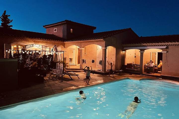 Villa pour 12 personnes, avec Terrasse et Jardin