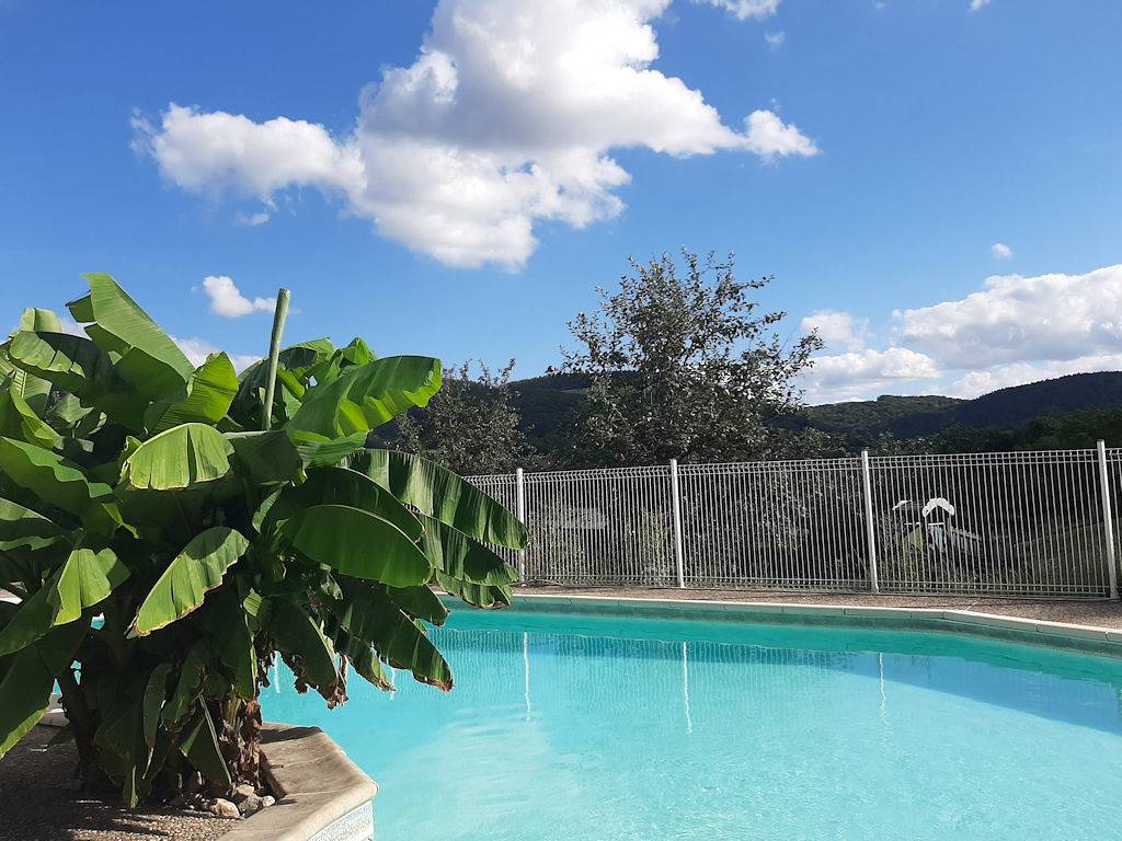 La Mésange Bleue - Gîtes dans la Prairie in Junhac, Région d'Aurillac