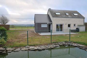 Location de vacances pour 8 personnes, avec jardin à Bertogne