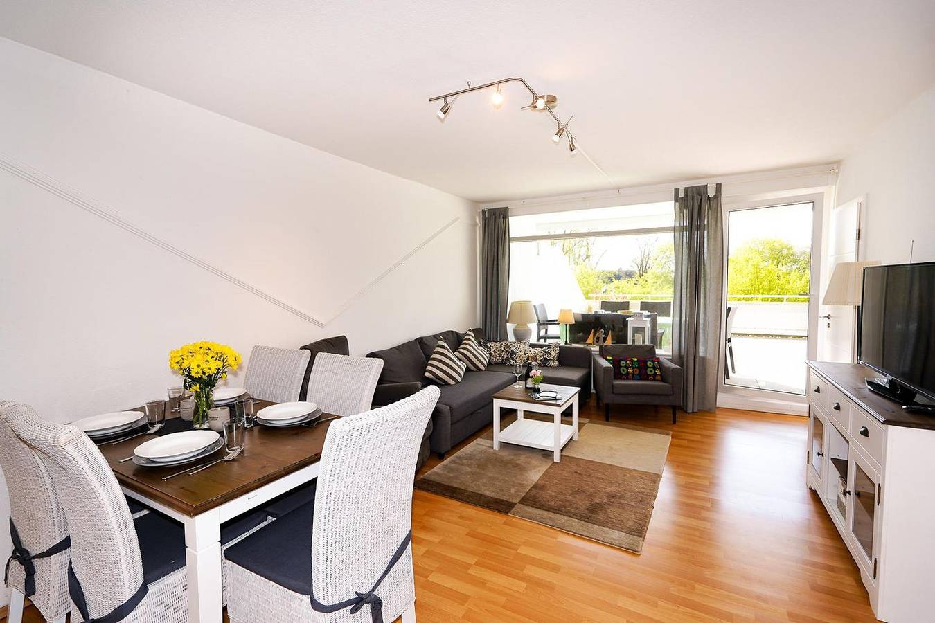Ganze Wohnung, Apartment Seebrise - auf der großen Terrasse die Seeluft genießen und entspannen in Sierksdorf, Ostholstein