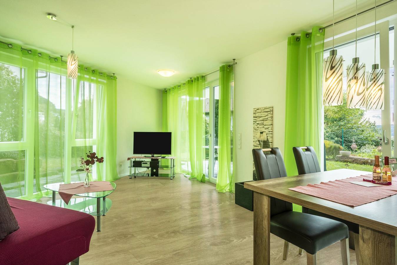 Ganze Wohnung, Ferienwohnung "Orchidee" mit großer Terrasse mit Blick in den Blumengarten in Sipplingen, Region Bodensee-Oberschwaben