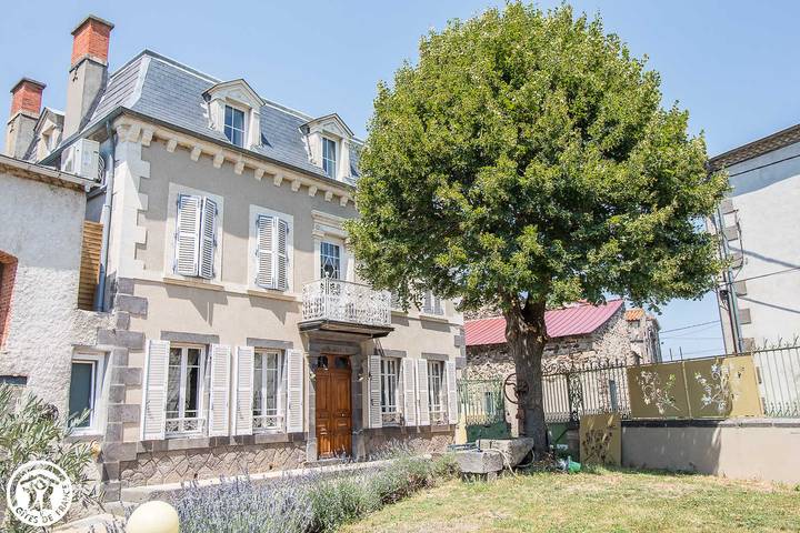 Gîte pour 12 personnes, avec Jacuzzi ainsi que Jardin et Vue