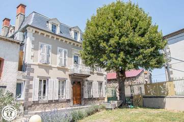 Gîte pour 6 personnes, avec jacuzzi ainsi que sauna et jardin dans le Puy-de-Dôme