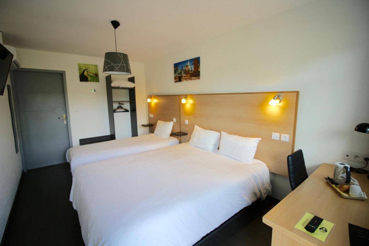 Hôtel Le 15 Périgueux - proximité A 89 in Coulounieix-Chamiers, Périgord Blanc