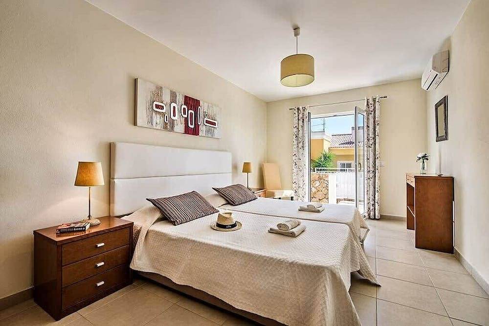 Casa Dos Pais - Fabulous house with pool and views in Guia, Faro Distrikt