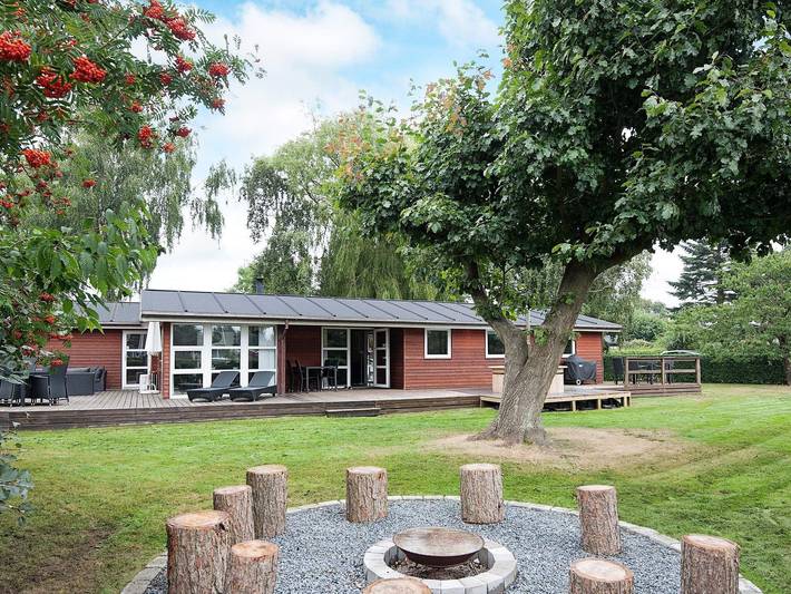 Ferienhaus für 12 Personen, mit Whirlpool und Terrasse sowie Garten und Sauna in Juelsminde - 3