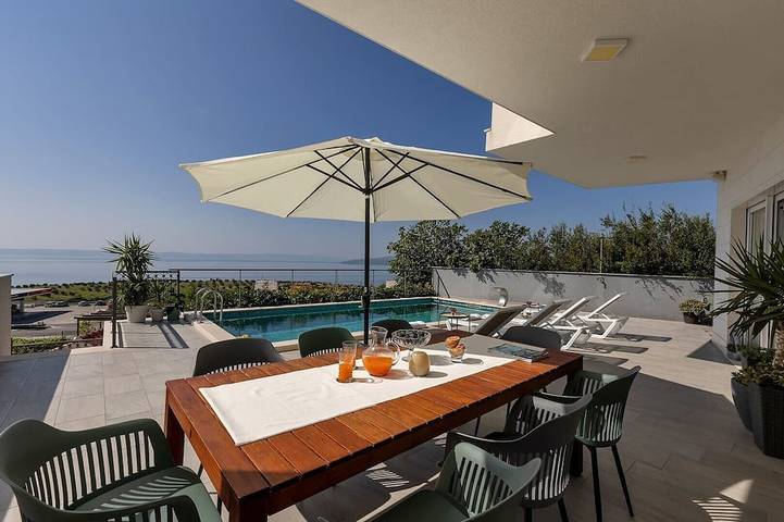 Ferienhaus für 6 Personen, mit Balkon und Garten in Krvavica