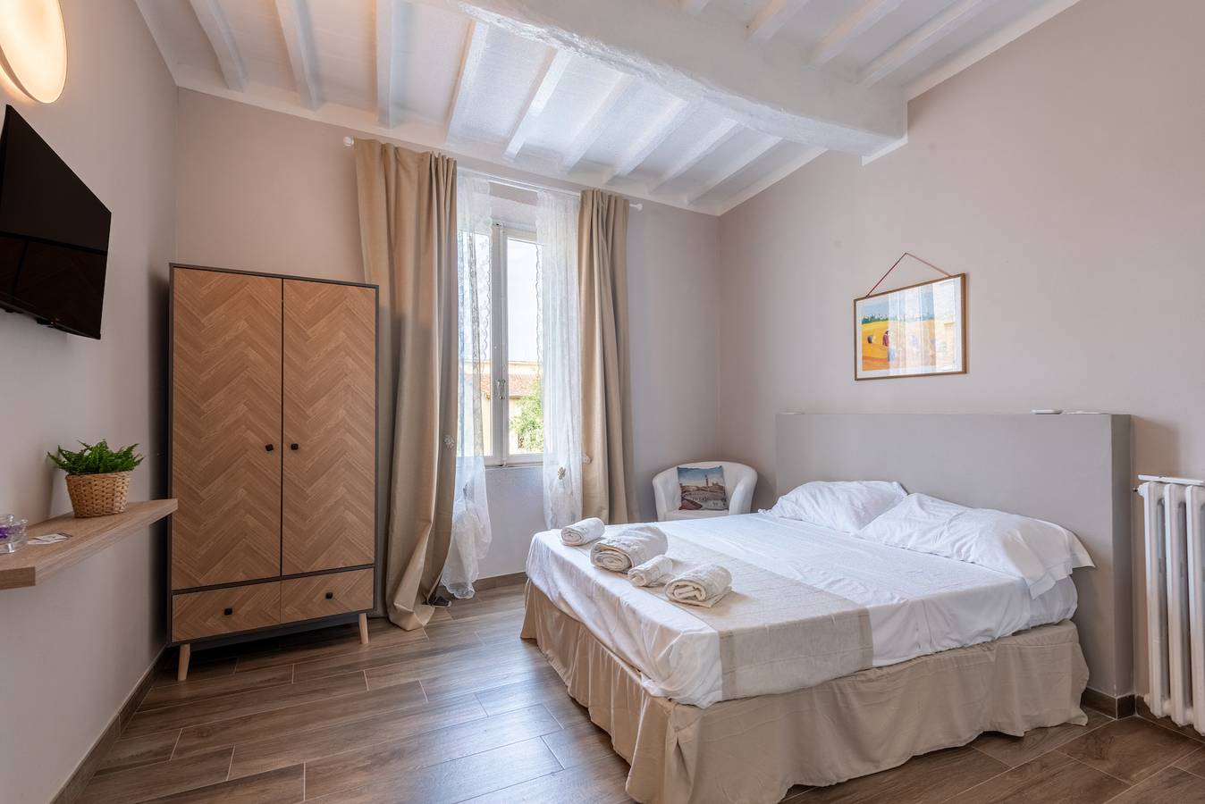 Room 'L'arco Del Pellegrino' with Wi-Fi and Air Conditioning in Monteroni d'Arbia, Siena Province