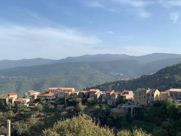 Location de vacances pour 7 personnes, avec vue et balcon à Santo-Pietro-di-Tenda