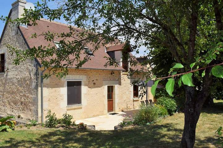 Gîte pour 7 personnes, avec terrasse et jardin à Paulmy