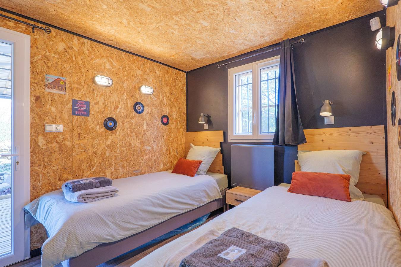Chambre d'hôtes '315' avec vue sur la montagne, piscine privée et Wi-Fi in Villeneuve-de-Berg, Ardèche
