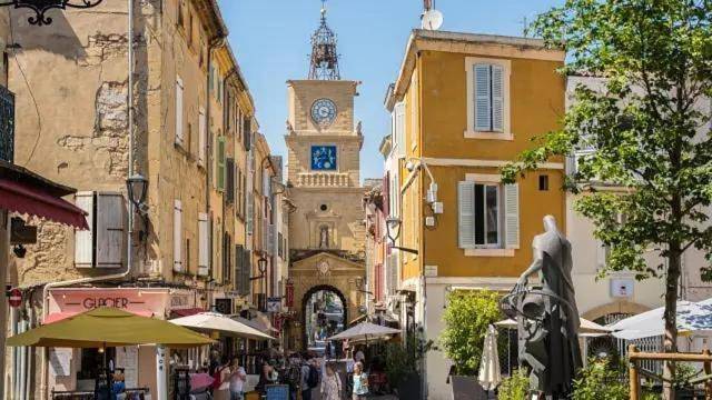 Chambre d’hôte pour 2 personnes, avec vue ainsi que jardin et piscine à Salon-de-Provence - 3